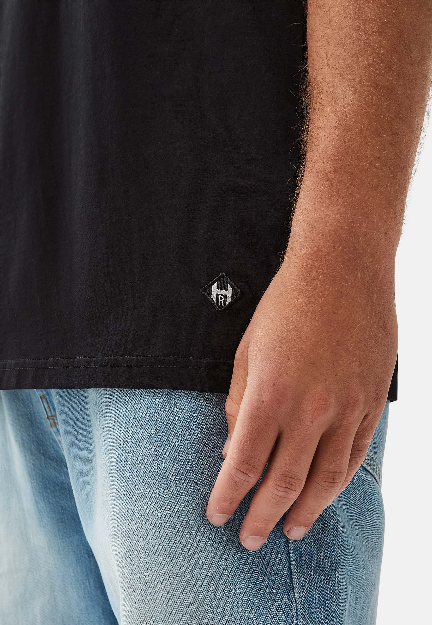Basic T-Shirt